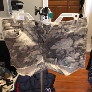 Ladies H&M Floral Print Denim Short Shorts